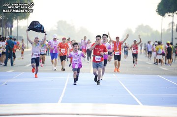 BINH DUONG NEW CITY HALF MARATHON 2024 - Ảnh #1763297