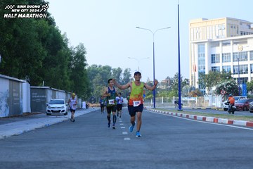 BINH DUONG NEW CITY HALF MARATHON 2024 - Ảnh #1775474