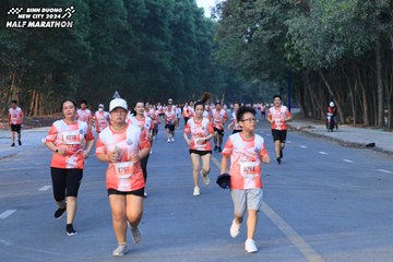 BINH DUONG NEW CITY HALF MARATHON 2024 - Ảnh #1773349