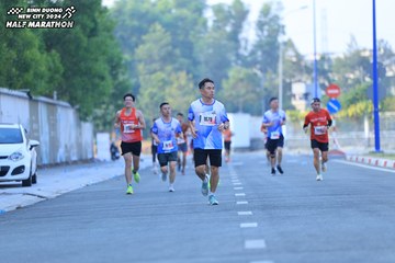 BINH DUONG NEW CITY HALF MARATHON 2024 - Ảnh #1776087