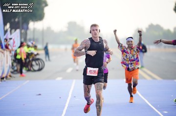BINH DUONG NEW CITY HALF MARATHON 2024 - Ảnh #1775650