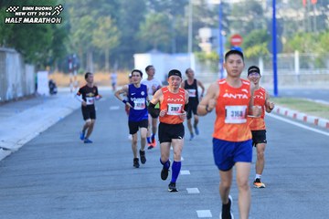 BINH DUONG NEW CITY HALF MARATHON 2024 - Ảnh #1775253