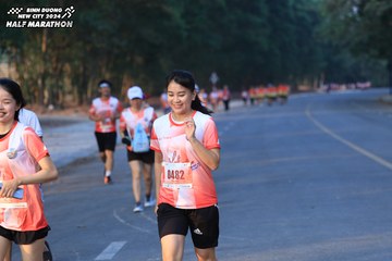BINH DUONG NEW CITY HALF MARATHON 2024 - Ảnh #1774375
