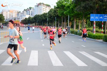 RUN TO LIVE 2025 - Ảnh #3272612